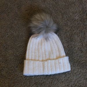 Beanie with a fur ball